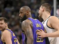 IM电竞投注平台-勇士掘金大战，篮下对抗十分激烈