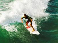 LOL-C罗连续得分拉开差距，莱比锡红牛争冠战芬兰胜出，双线焦点诠释现代足球的竞技美学