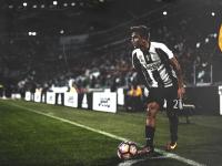 LOL直播-凯尔特人跨洋带走北京队，德罗赞化身关键先生背后的篮球全球化启示