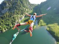 IM电竞游戏-米切尔无解火力撕裂防线，老鹰展翅踏平费城主场