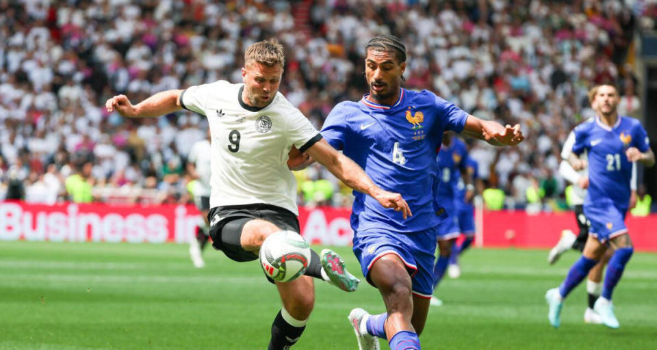 塞维利亚中场球员表现出色，或代表国家队出战下一场比赛的简单介绍