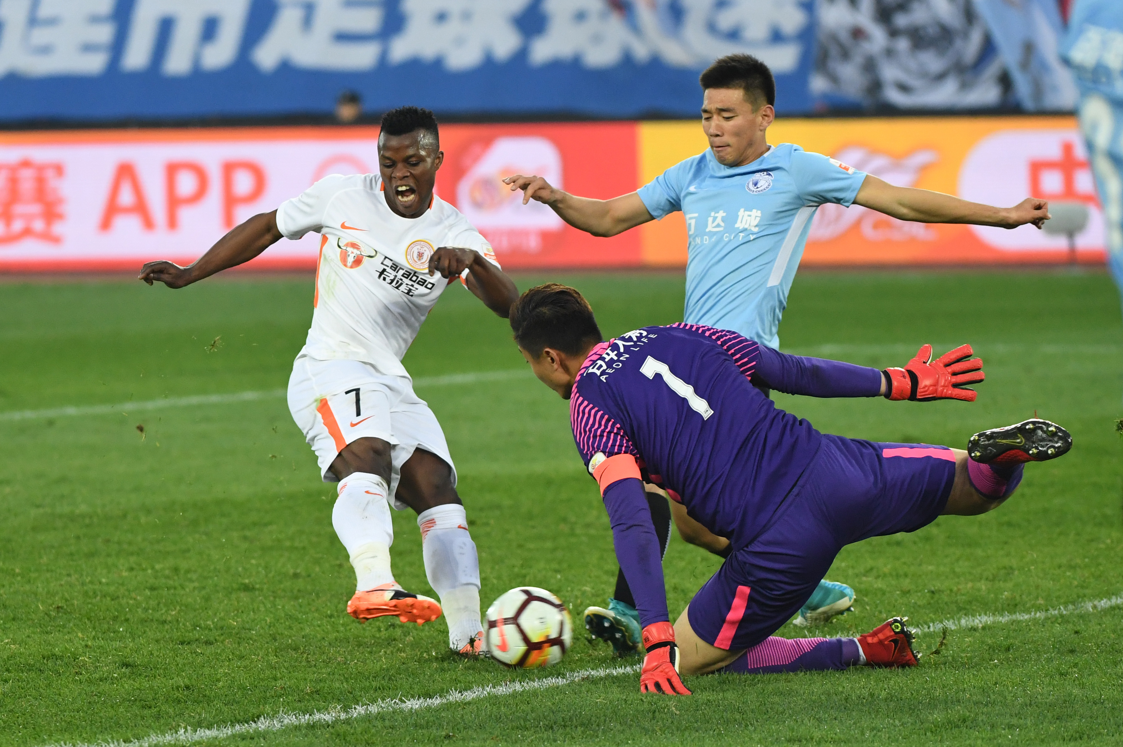 大连一方主场痛失胜机，陷入保级泥潭！的简单介绍