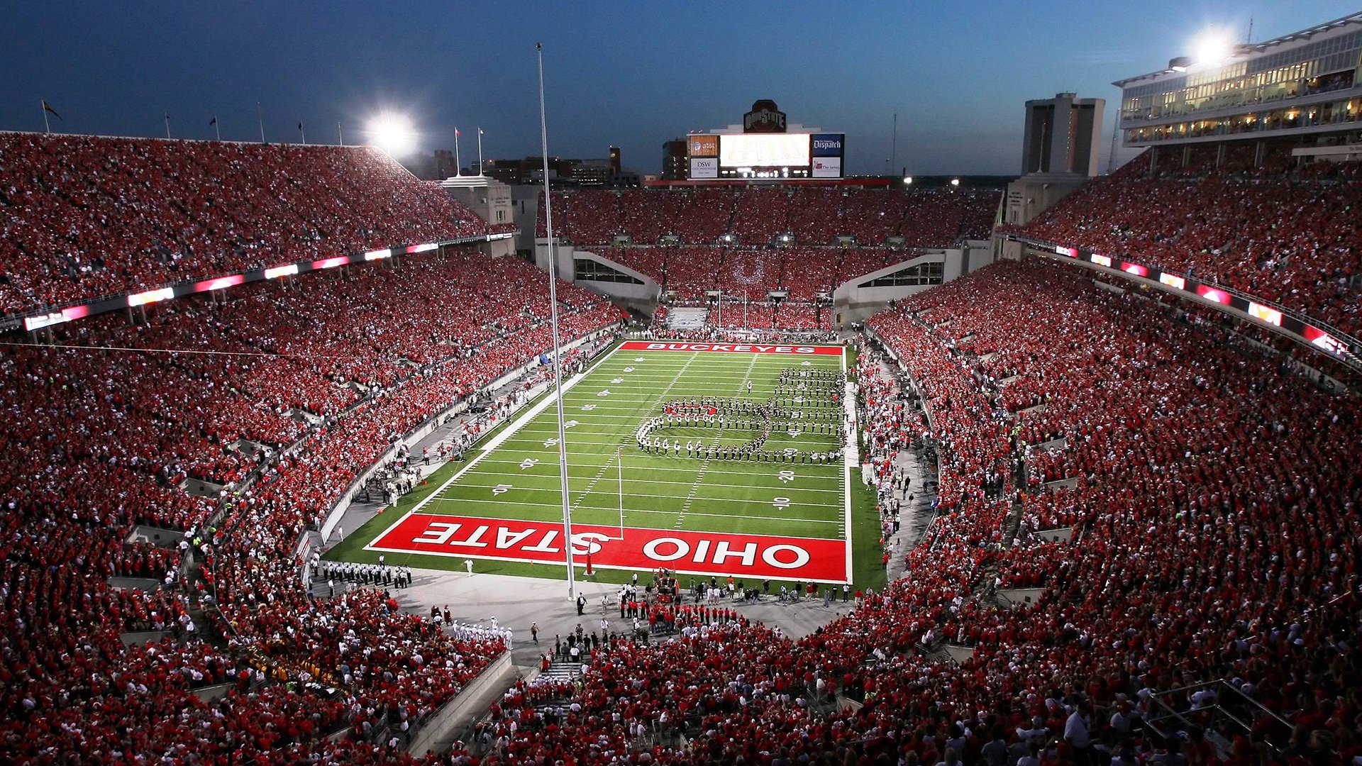 摩洛哥打穿摩纳哥，当凯恩在F1街道赛接管比赛