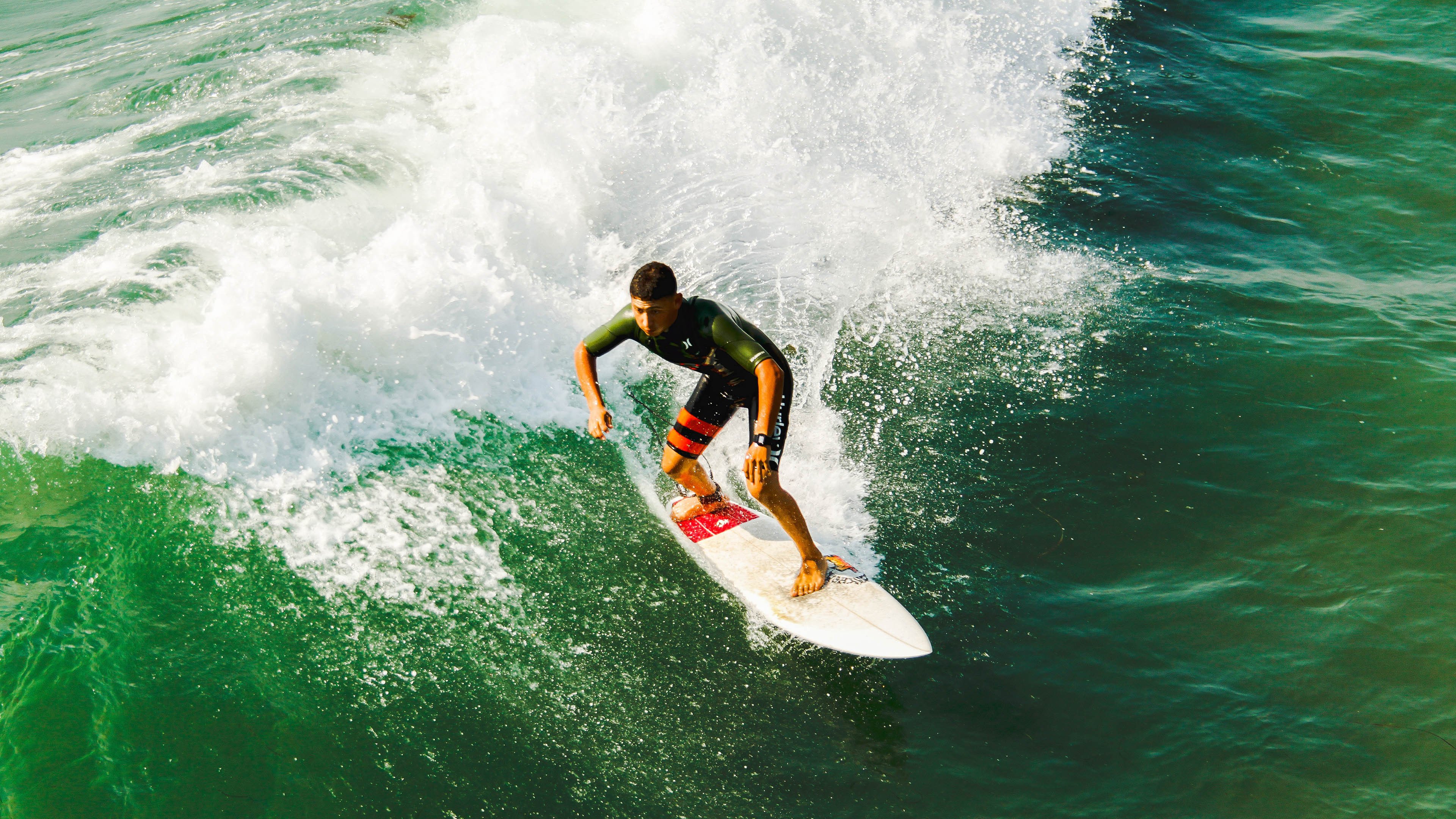 爱德华兹的怒吼，森林狼新王爆发，热火的铁血逆袭与凯尔特人的冷夜